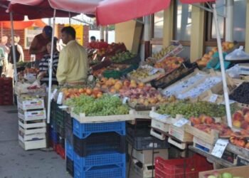 Cât costă, de fapt, o tarabă în piețele din Iași: sumele reale pe care le plătesc comercianții pentru un loc la masă