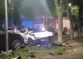 VIDEO: Paradox pe șosea: nevinovată în accident, dar băută la volan. Șoferiță din Pașcani, anchetată