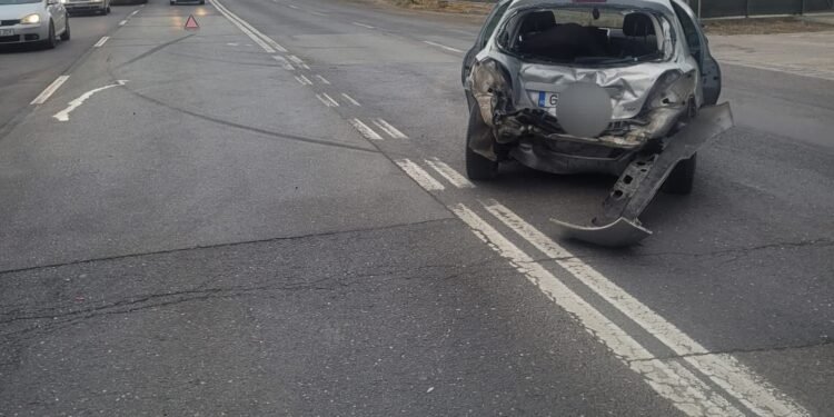 Accident grav în zona Tirighina, lângă Galați. Un șofer beat și posibil drogat a intrat într-un autoturism