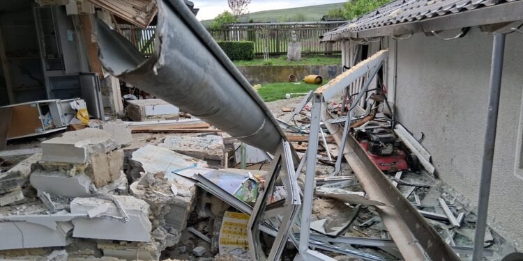 Vaslui | Doi bătrani au fost răniți într-o explozie provocată de acumulare de gaze în localitatea Pogana