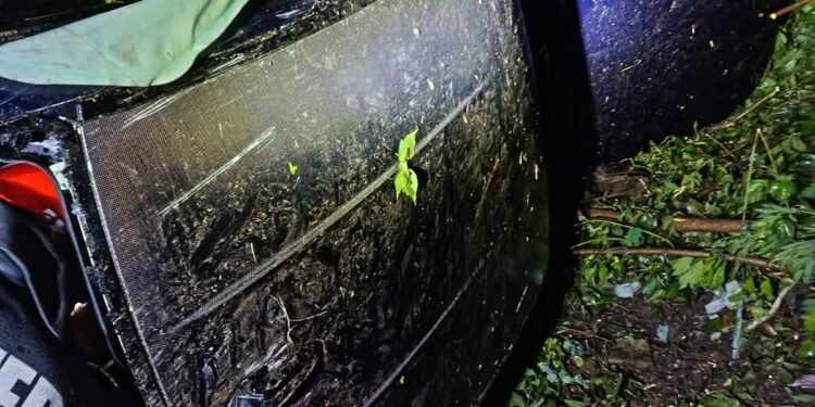 Galați | Trei tineri au fost răniți după ce au căzut cu mașina într-o râpă