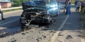 Iasi | Grav accident rutier în localitatea Maxut. 5 persoane au fost transportate la spital