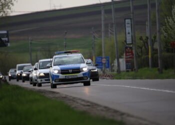 Șofer băut, filmat când încearcă să mituiască un polițist din Letcani cu 5.000 de lei