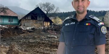 VIDEO: Au rămas fără case, dar nu și fără oameni: polițist din Hârlău mobilizează o comunitate întreagă pentru familiile mistuite de flăcări la Soveja