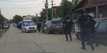 Hoț din Hârlău, dispărut înaintea condamnării definitive. Și-a rupt brățara electronică și este căutat de polițiști în tot județul Iași