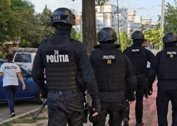 VIDEO: Percheziții de amploare în Iași într-un dosar de fraudă cu gift carduri: prejudiciu de peste 100.000 de lei