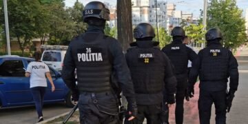 VIDEO: Percheziții de amploare în Iași într-un dosar de fraudă cu gift carduri: prejudiciu de peste 100.000 de lei