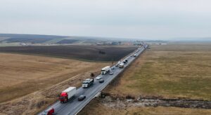 S-a răsturnat cu mașina pe DE 583, lângă Podu Iloaiei. Când au ajuns polițiștii, au avut parte de o surpriză