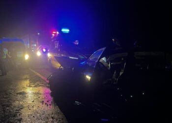 Mașină transformată într-o torță după un impact violent în Vrancea: două persoane au murit carbonizate