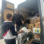 VIDEO: Au rămas fără case, dar nu și fără oameni: polițist din Hârlău mobilizează o comunitate întreagă pentru familiile mistuite de flăcări la Soveja