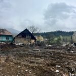 VIDEO: Au rămas fără case, dar nu și fără oameni: polițist din Hârlău mobilizează o comunitate întreagă pentru familiile mistuite de flăcări la Soveja