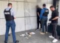 Doi bărbați, prinși în flagrant la Bacău după ce au încercat să cumpere influență pentru recuperarea unui permis auto