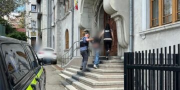 Bărbat reținut după ce ar fi înecat un câine pe malul râului Bahlui. Un alt suspect este acuzat de instigare