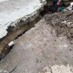 Galerie Foto Vaslui | Mai multe locuințe din Dodești au rămas izolate după ce o alunecare de teren a afectat drumul de acces