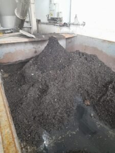 FOTO: Tone de deșeuri scoase din canalizare după ploile de ieri. Semnal de alarmă tras de ApaVital Iași