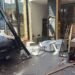 A confundat parcarea cu bancomatul: o șoferiță de 71 de ani a intrat cu mașina direct în ATM