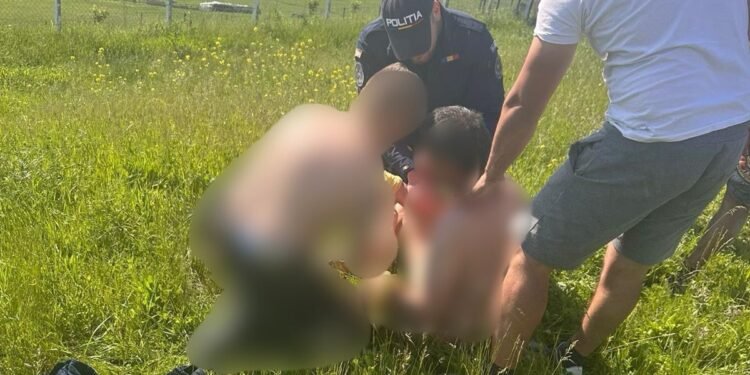 Clipe dramatice la Iași: un bărbat care își provocase răni a fost salvat de polițiști înainte de un gest extrem