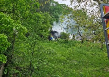 Incendiu devastator în Piatra-Neamț: o femeie de 86 de ani a suferit arsuri grave după ce o lumânare a fost lăsată aprinsă