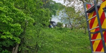 Incendiu devastator în Piatra-Neamț: o femeie de 86 de ani a suferit arsuri grave după ce o lumânare a fost lăsată aprinsă