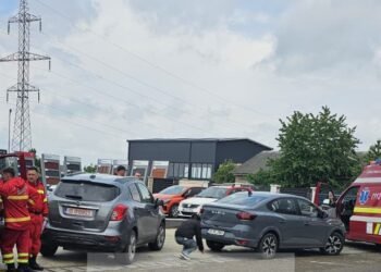 Accident rutier cu mai multe autoturisme implicate în comuna Tomești