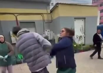 Minor pălmuit în plină piață din Vaslui: imaginile cu agresiunea au ajuns la Poliție
