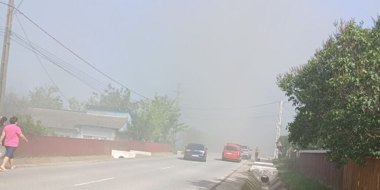 Incendiu puternic la o locuință din județul Iași. Pompierii intervin de urgență în comuna Vlădeni