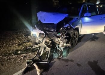 Grav accident azi noapte în Târgu Neamț. Doi tineri au fost răniți
