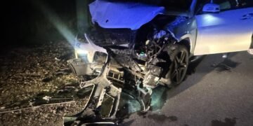 Grav accident azi noapte în Târgu Neamț. Doi tineri au fost răniți