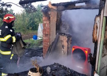 Sfârșit tragic pentru un bărbat de 77 de ani: a murit în propria casă, după un incendiu izbucnit în timpul nopții