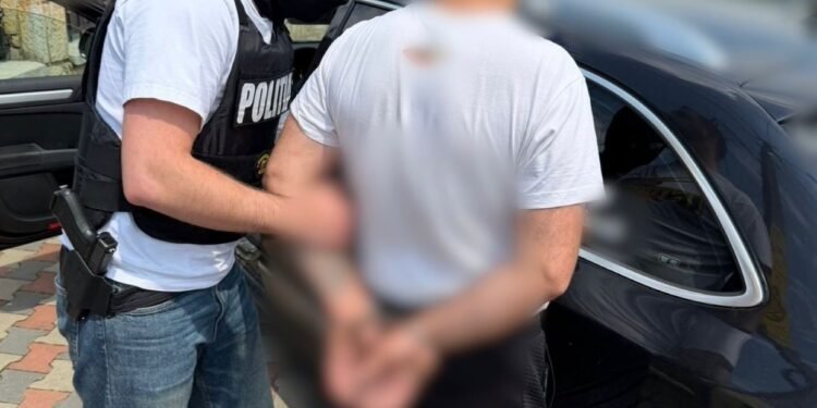 Flagrant la Târgu Frumos: traficant prins în timp ce vindea droguri de 10.500 de lei