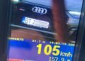 Prins de radar cu peste 100 km/h în localitate, a ajuns în șanț când polițiștii i-au făcut semn să oprească