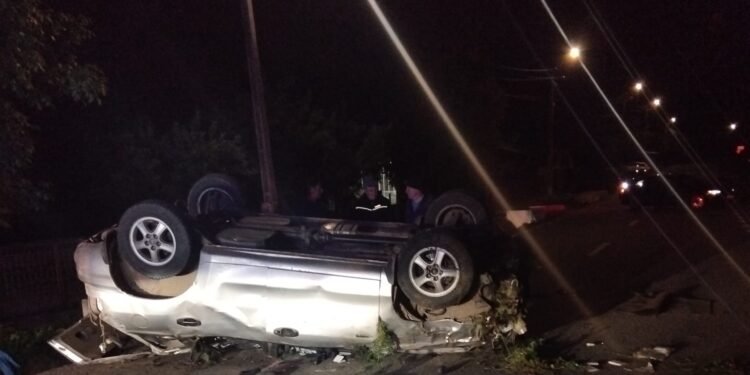 Trei persoane au fost rănite într-un accident grav produs la Iorcani, comuna Tătăruși