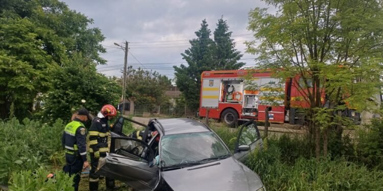 Botoșani | Doi adulți și trei copii au ajuns la spital după un accident produs în localitatea Bozieni