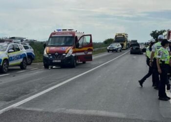 Trei răniți într-un accident pe DN 15B, la granița dintre Iași și Neamț. O victimă a rămas încarcerată