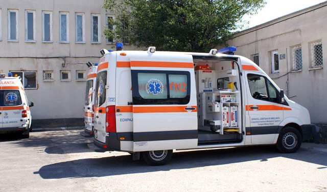 Anchetă extinsă în județul Bacău după moartea unui elev în curtea școlii. O ambulanță cu medic a ajuns abia dupa 2 ore