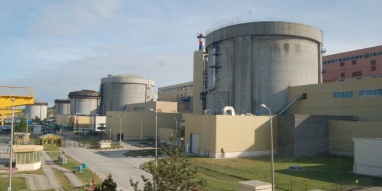 AUR îi dă dreptate lui Bolojan și avertizează asupra riscurilor proiectelor nucleare de la Doicești și Cernavodă: „România a fost împinsă într-o aventură energetică de miliarde”