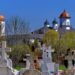 O bătrână a pierdut 70.000 de lei după ce escroci s-au dat drept inspectori de cimitir