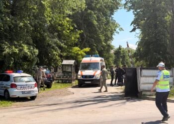 Explozie la o unitate militară din Botoșani. Două persoane au fost rănite grav