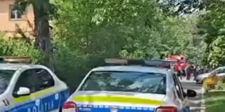 Scene dramatice la Timișoara după ce o femeie s-a aruncat de la mansarda locuinței, în urma unui incendiu violent