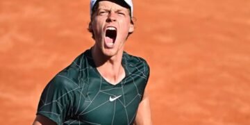 Șoc uriaș la Roland Garros! Jannik Sinner, liderul mondial, eliminat dramatic în turul secund