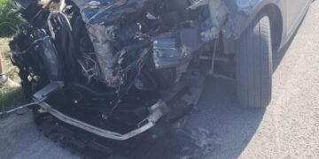 Mașină acroșată la Probota de trenul InterCity Suceava – București