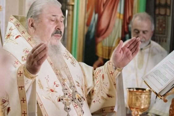 Mitropolitul Basarabiei se retrage fiind protagonistul unui scandal. Retragerea neașteptată după aproape 30 de ani de conducere ridică semne de întrebare