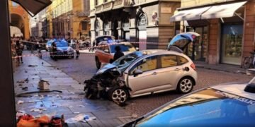 Scene dramatice în centrul orașului italian Modena, după ce un șofer marocan a intrat deliberat cu mașina în mai mulți pietoni