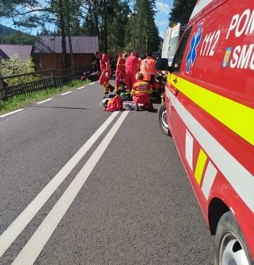 Suceava | Un motociclist și-a pierdut viața într-un accident grav în Pasul Palma. Soția victimei a ajuns la spital