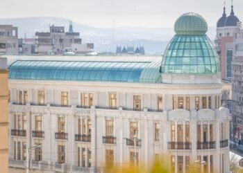 O expoziție de la Palatul Braunstein din cadrul Romanian Creative Week fost închisă după compromiterea unei lucrări. Organizatorii au sesizat Poliția