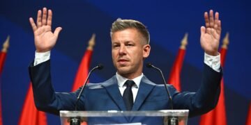 Ungaria începe o nouă eră politică. Membrii Parlamentului depun jurământul