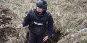 Vrancea | 280 de elevi și 25 cadre didactice au fost evacuați după ce s-a găsit un proiectil în zona sălii de sport a școlii din satul Găgești