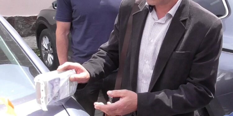 Primar din România prins în flagrant în timp ce primea mită
