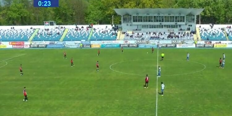 Fotbal pe stomacul gol la Iași. Jucătorii Politehnicii au refuzat să joace în debutul meciului cu Gloria Bistrița