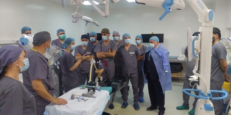 SJU Bacău face un pas major către medicina viitorului: tehnologie robotică revoluționară pentru protezarea ortopedică